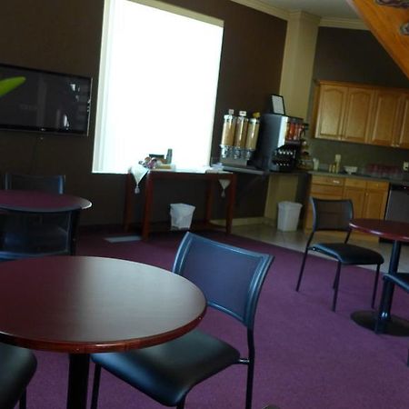The Bridgeport Inn Форт Макмъри Екстериор снимка