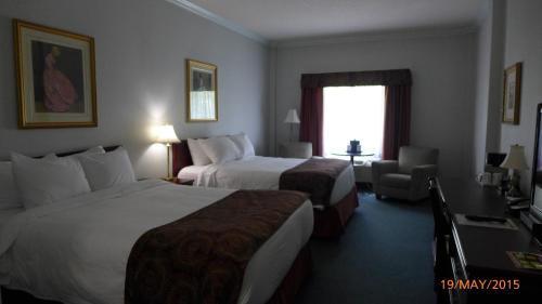 The Bridgeport Inn Форт Макмъри Екстериор снимка