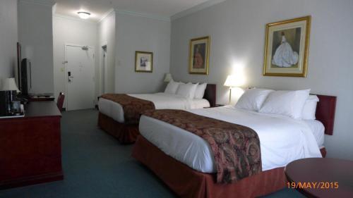 The Bridgeport Inn Форт Макмъри Екстериор снимка